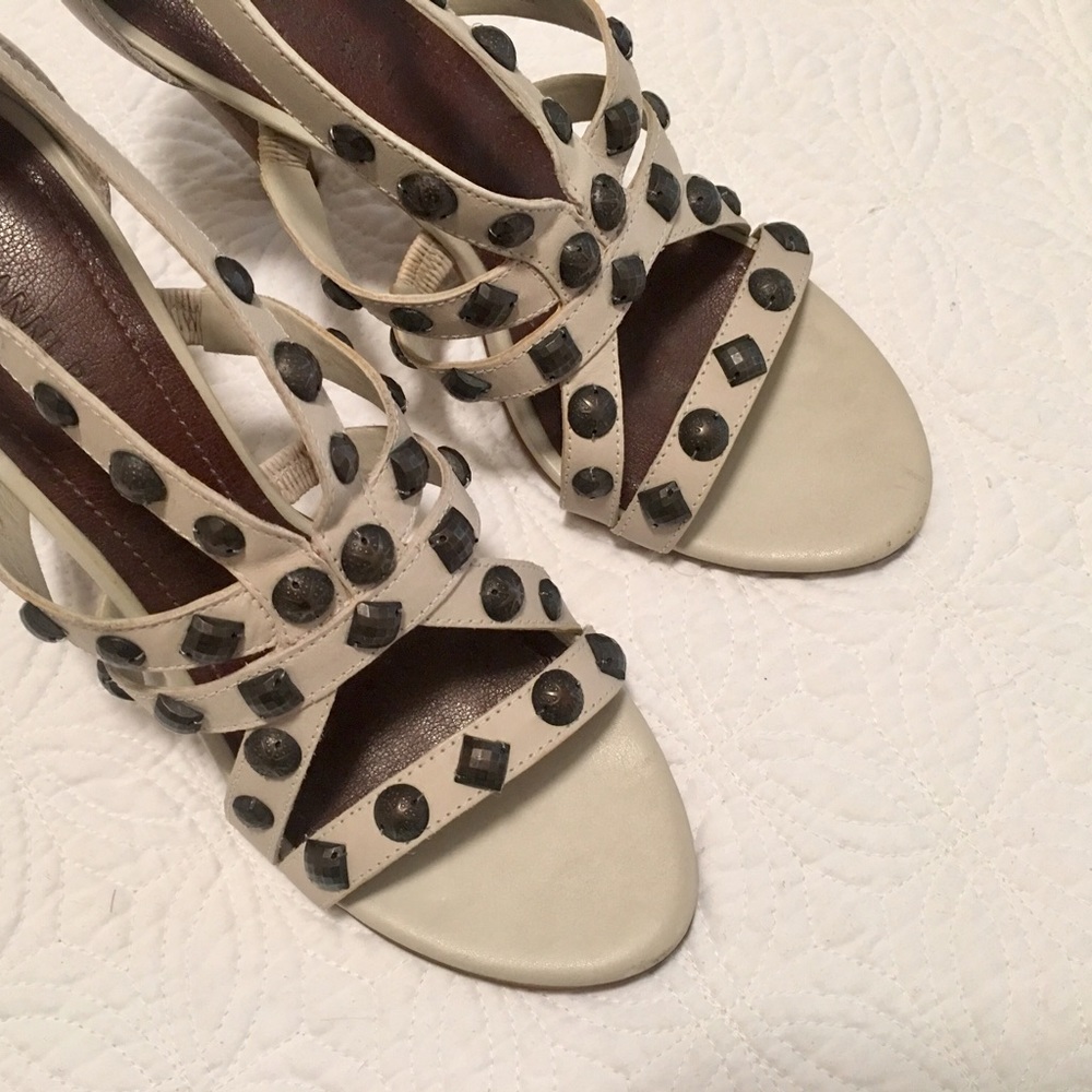 ⚡️Flash Sale⚡️ Gianni Bini 😍 Studded Heels